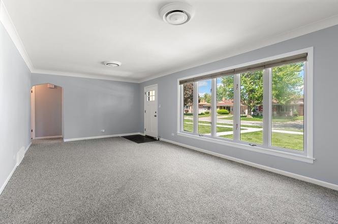 Building Photo - 9604 S Knox Ave