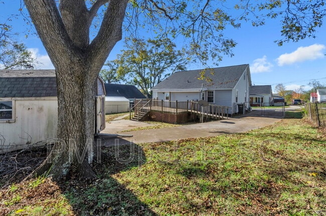 Building Photo - 109 S 7th St