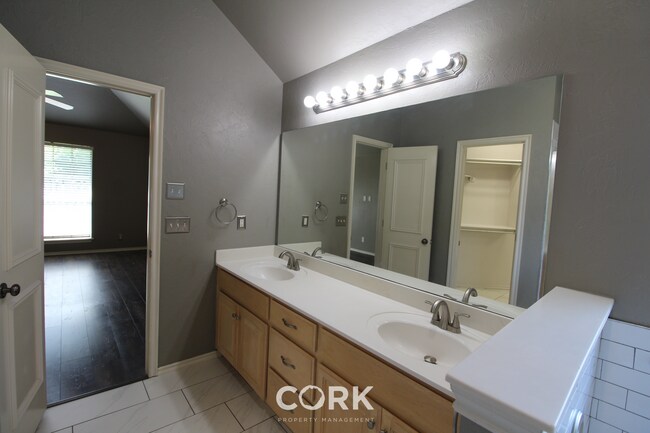 Building Photo - 2808 Stonebrook Rd