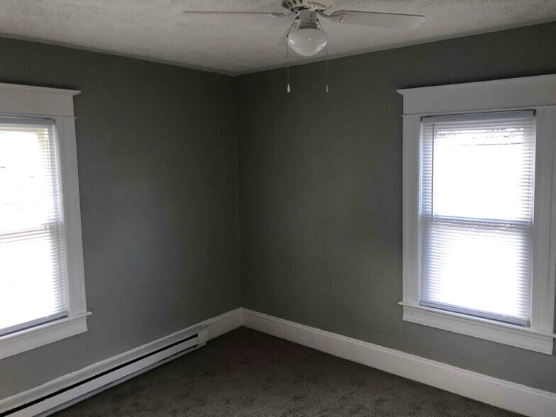 Building Photo - 527 Charles St