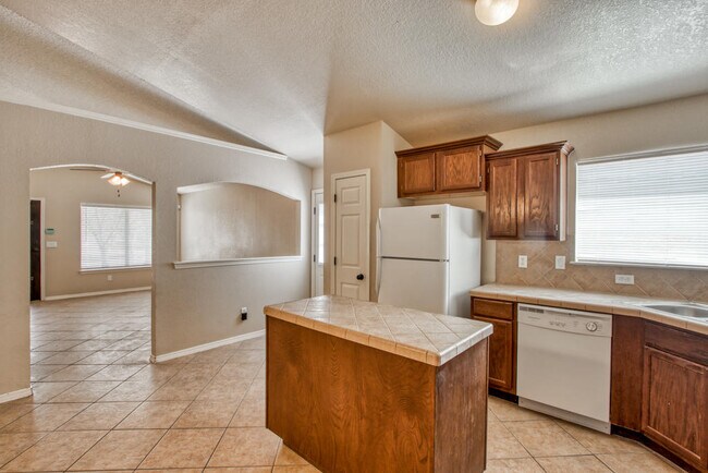 Building Photo - 1819 Shreya St