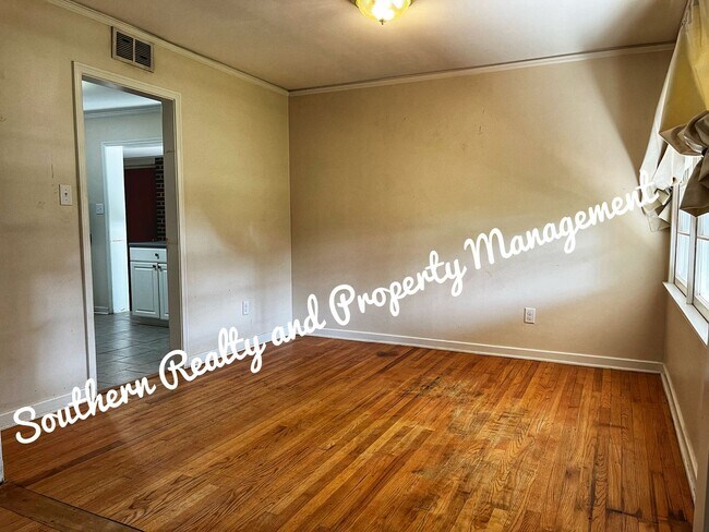 Building Photo - 130 E Salem Dr