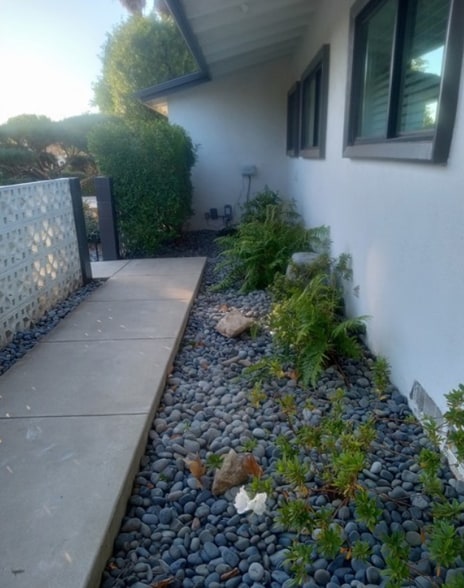 Building Photo - 9647 Vanalden Ave