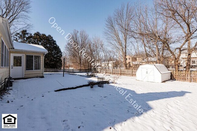 Building Photo - 1225 Clarion Dr