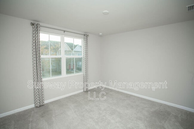 Building Photo - 2 Mulberry ln