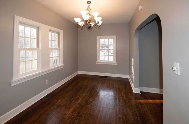 Building Photo - 3 bedroom/2 bath house