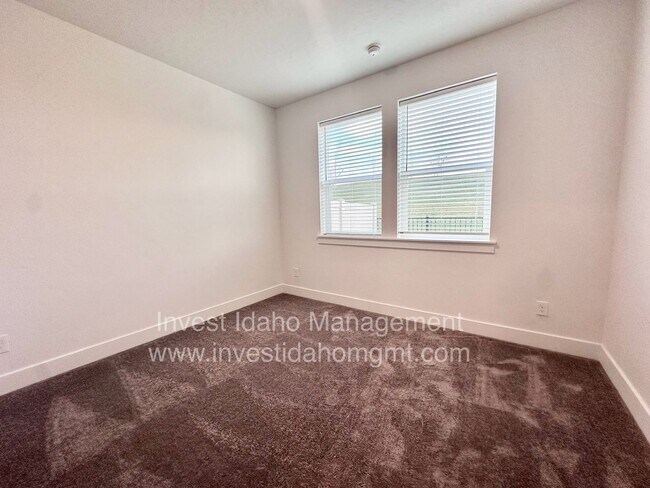 Building Photo - Luxury Townhome available now!