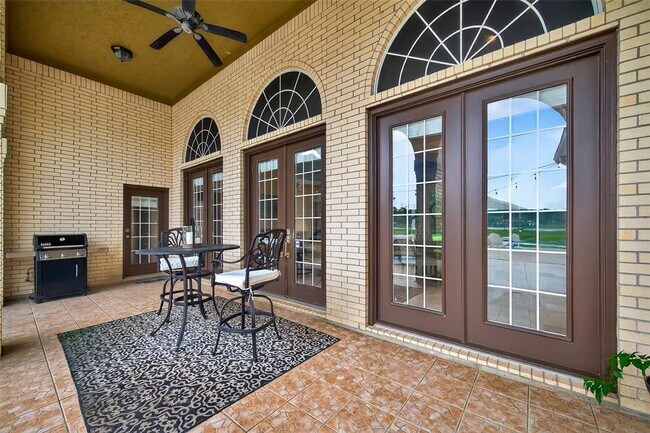 Building Photo - 31810 Edgewater Dr