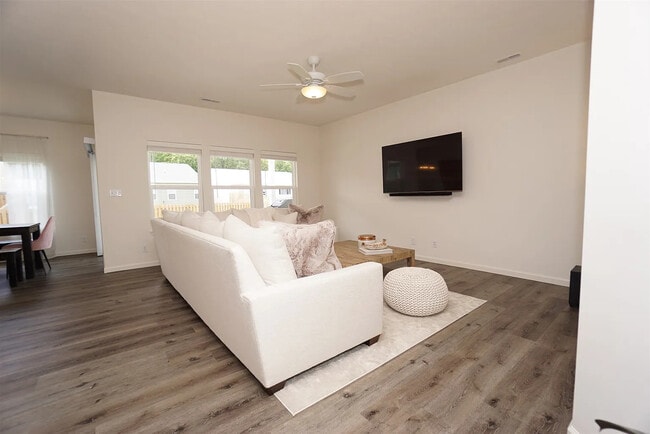 Building Photo - 2922 Poinciana Dr