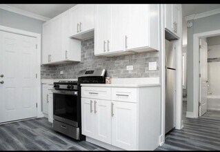 Building Photo - 0 bedroom in Chicago IL 60613