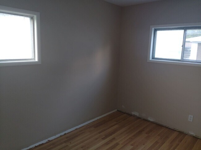 Building Photo - Charming 3 Br Home in Whitehall