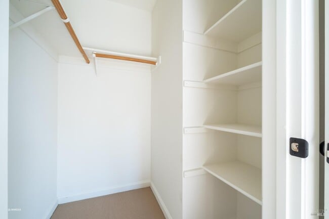 Building Photo - 517 Leafhaven Ln