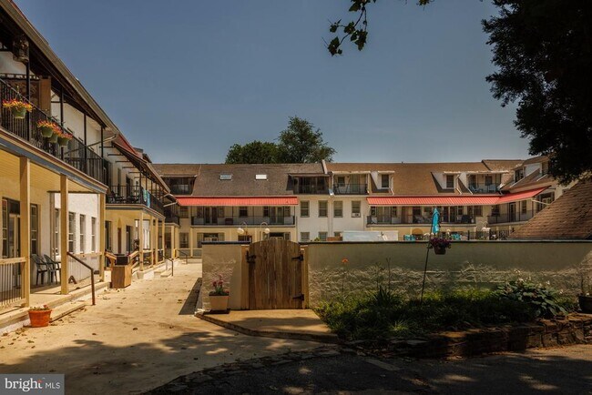 Building Photo - 2331 N 58th St