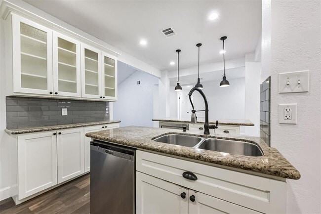 Building Photo - 210 Gentilly Dr