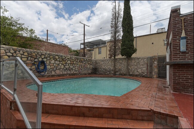 Building Photo - 1420 Hawthorne St