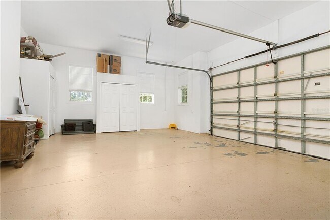 Building Photo - 216 Eastpark Dr