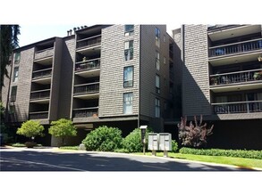 Building Photo - 13680 NE 69th St