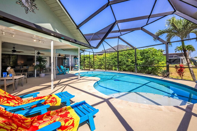 Building Photo - Furnished 4BR Waterfront Pool Home in Cape...