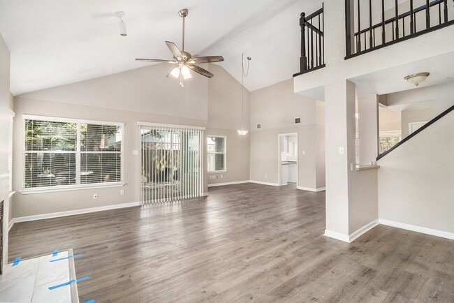 Building Photo - Spacious 4 bedroom 2 1/2 baths, 2 story for lease in the Elm Grove Village Subdivision - Kingwood