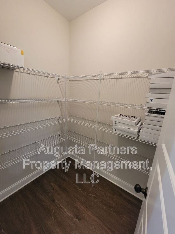 Building Photo - 257 Tulip Dr