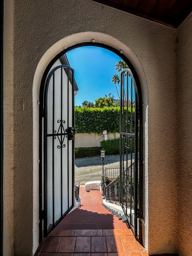 Building Photo - Unfurnished Light Filled Modern Spanish Home in Hollywood Hills