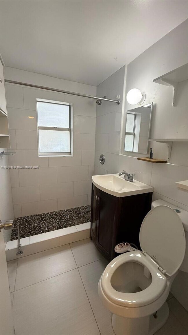 Building Photo - 9241 Collins Ave