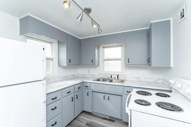 Building Photo - 416 State St