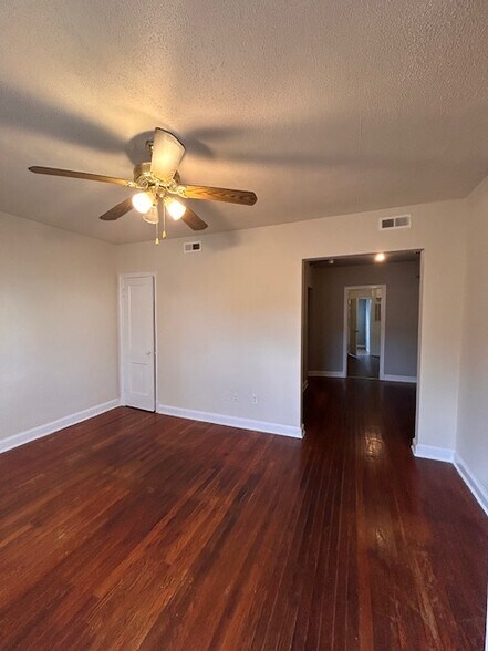 Building Photo - 1424 Staples St NE