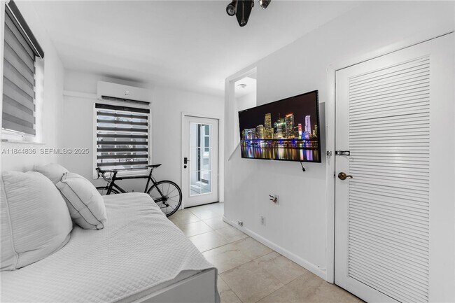 Building Photo - 1826 Fairhaven Pl