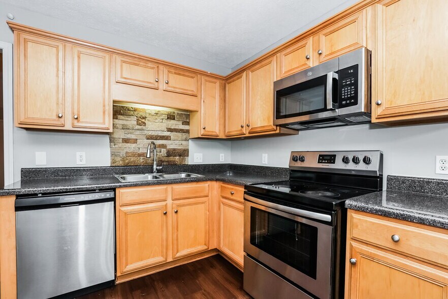 Building Photo - 8009 Maggie Ct