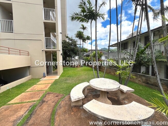 Building Photo - 1650 Piikoi St