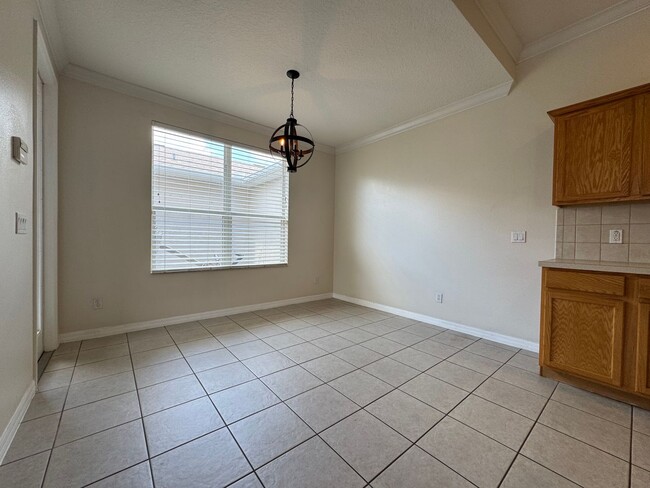 Building Photo - Gorgeous 4/3 Townhome in Oviedo ~ 2.5 Car ...