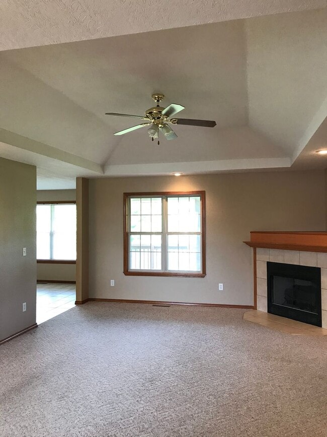 Building Photo - Walkout Basement Home Must See