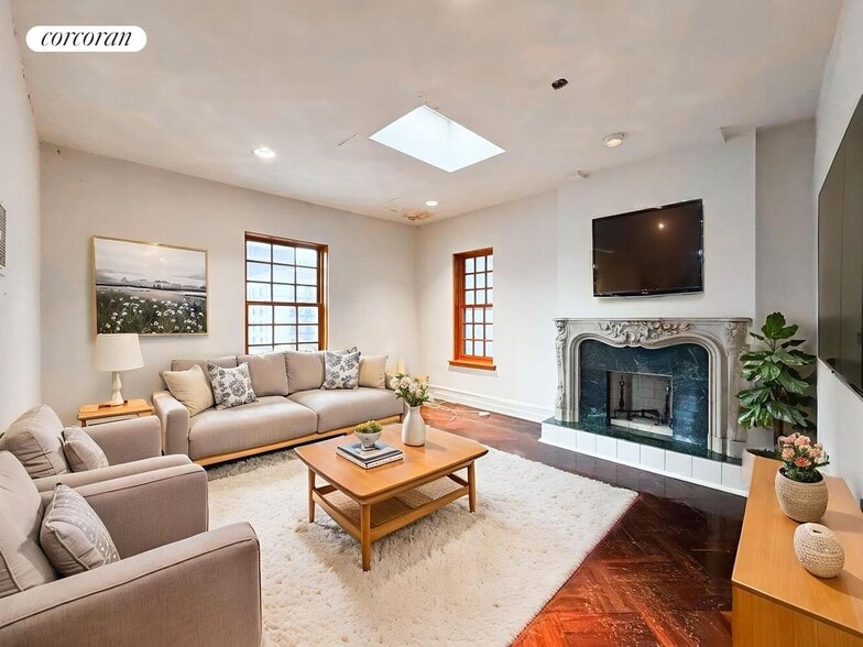 Primary Photo - 222 Hicks St