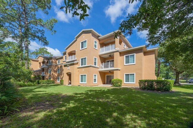Building Photo - 550 Florida Club Blvd