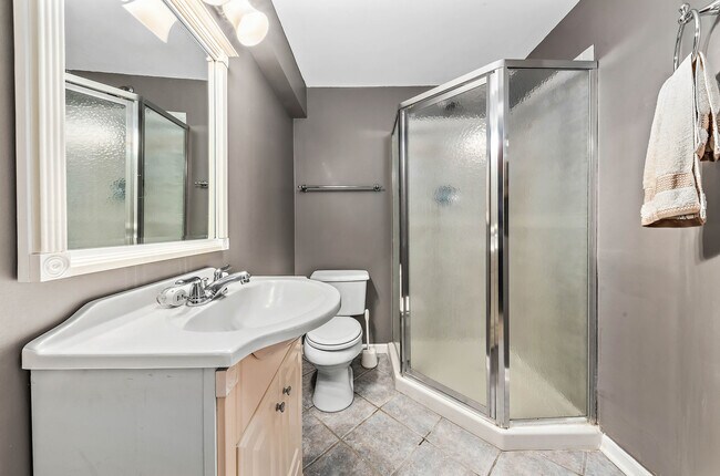 Building Photo - 2062 Kathleen Cir