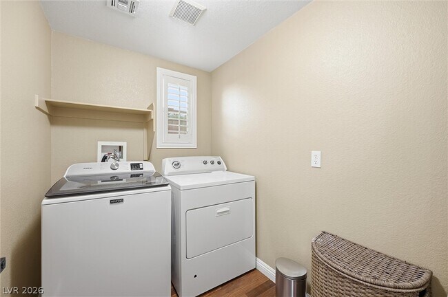Building Photo - 11797 Golden Moments Ave