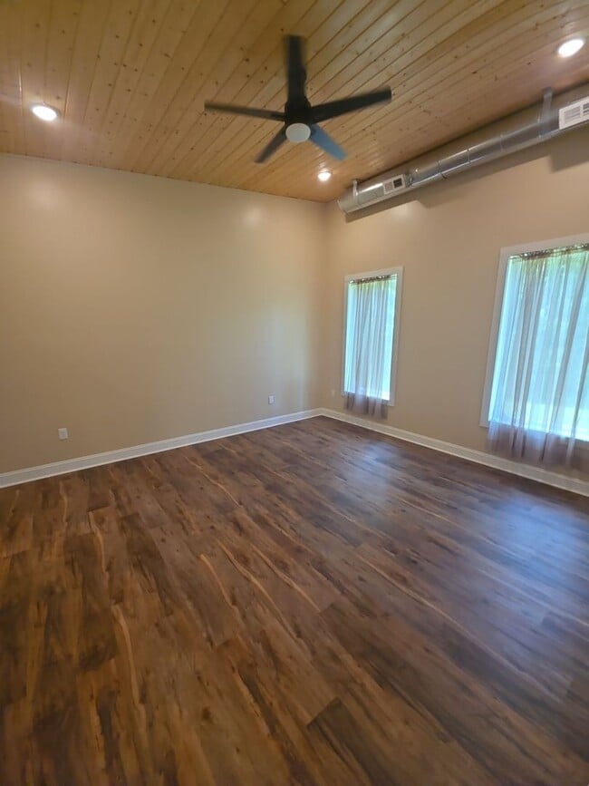 Building Photo - 3 Bedroom House in Sparta