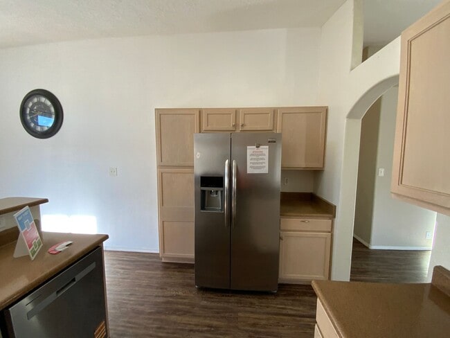 Building Photo - 2 Bedroom Single Story Home Available Near Hwy 550 NE & Paseo Del Volcan NE in Enchanted Hills Ri...