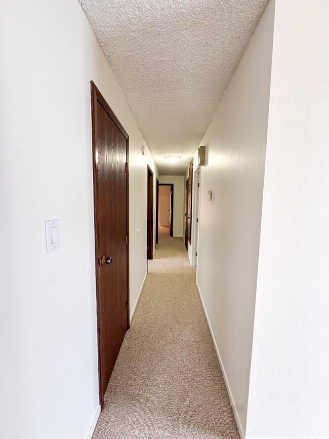 Building Photo - 26 Camelot Ct