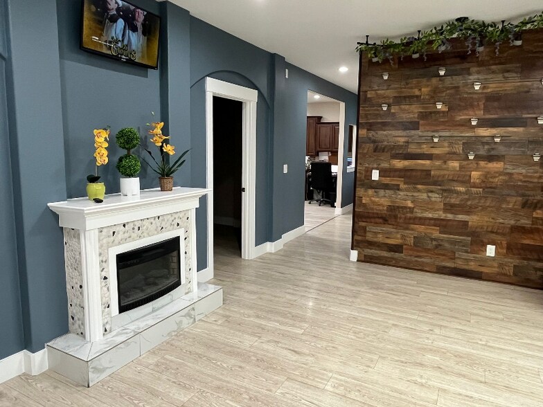 Primary Photo - 613 W Clark St