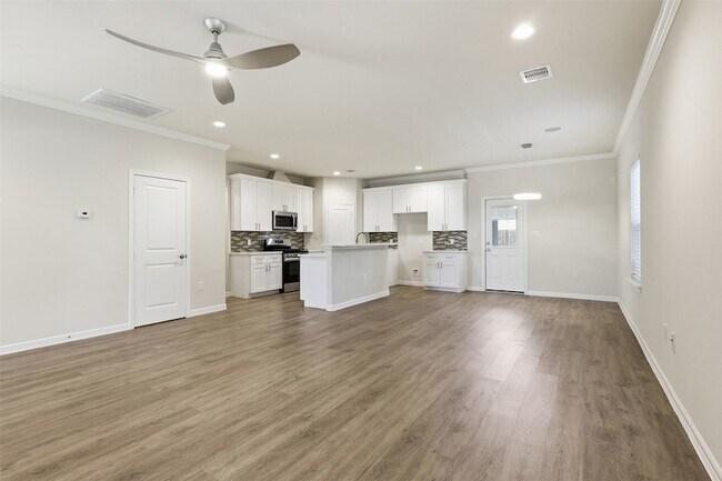 Building Photo - 9738 Champion Heavens Dr
