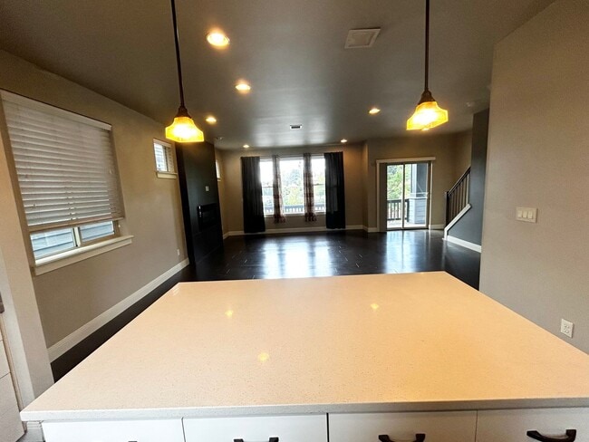 Building Photo - 3 Bedroom Home Across The Street From Villa Sports!!