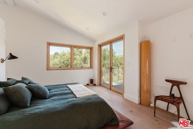 Building Photo - 1149 Old Topanga Canyon Rd
