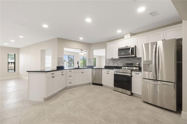 Building Photo - 5008 S Shore Dr