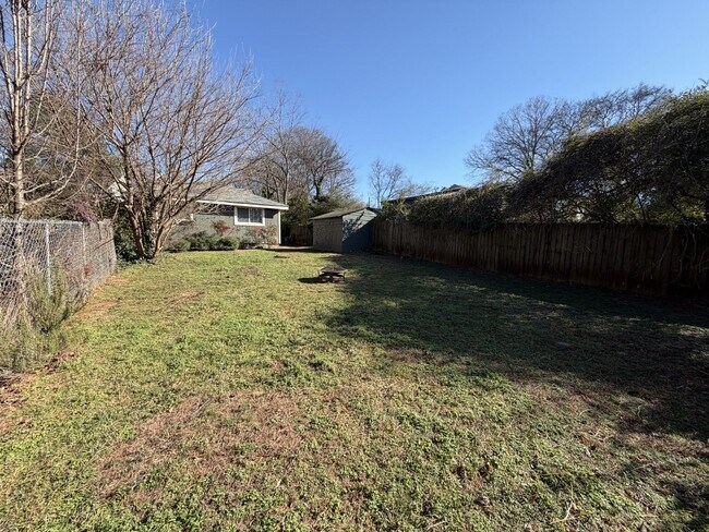 Building Photo - 107 Cleveland St SE