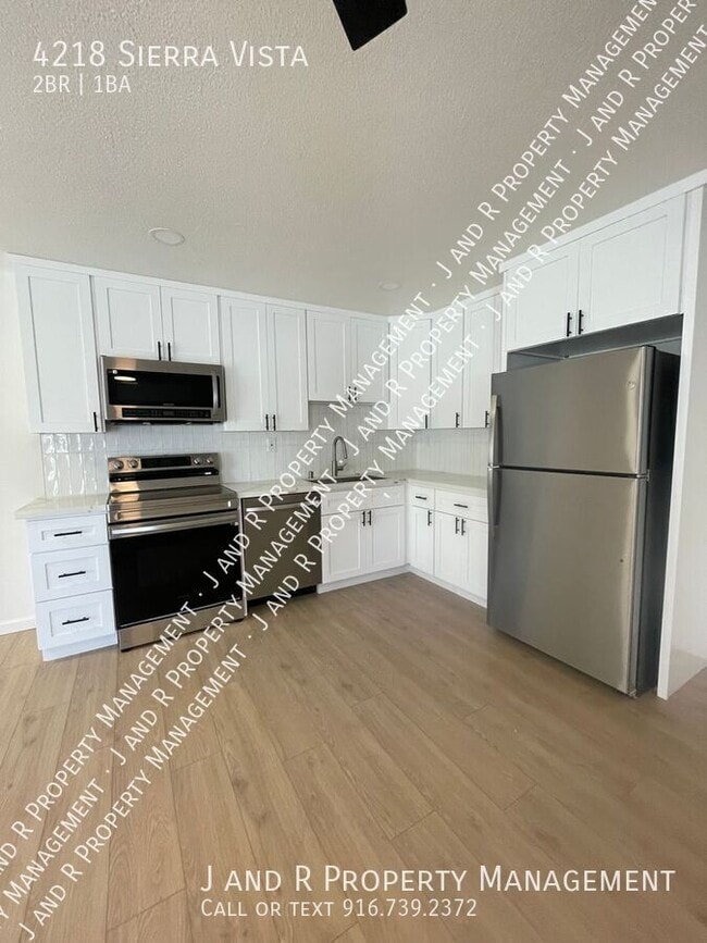 Building Photo - 4218 Sierra Vista Ave