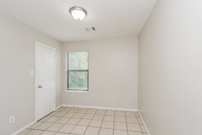 Building Photo - 2920 La Estancia Ln