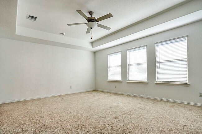 Building Photo - 215 Olmstead Dr