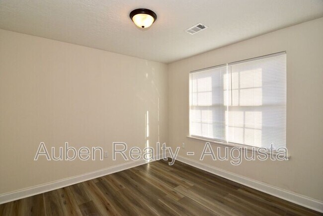 Building Photo - 1924 Roberson Rd